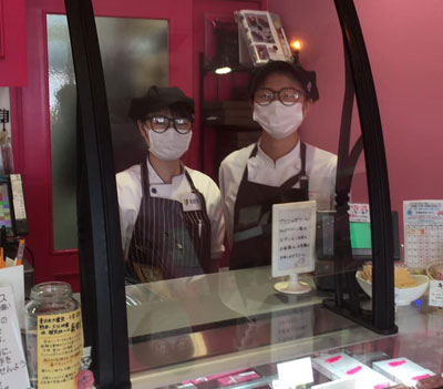 ケーキ屋の飛沫防止ガード